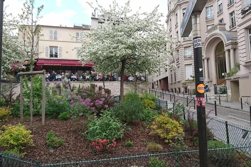 Excellent Appart Totalement Renove Paris 0*,  France